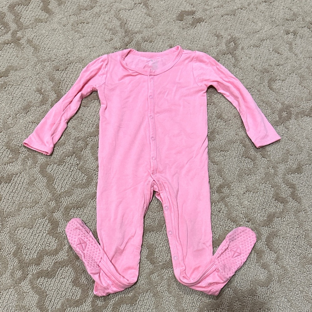 KYTE baby pink long sleeve snap footie pajama